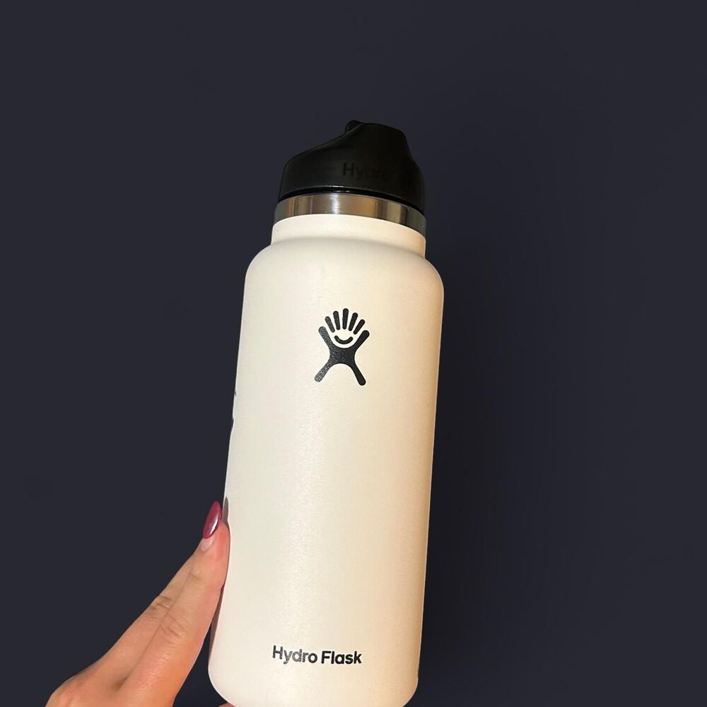 Hydro-flask White and Cream Dinnerware